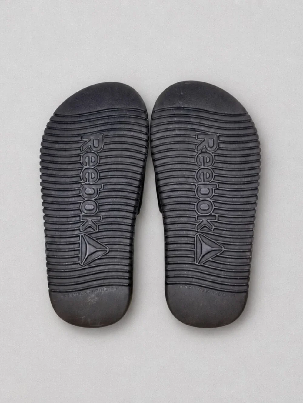 Youth Size 2 Reebok Dual Density Slide Sandals